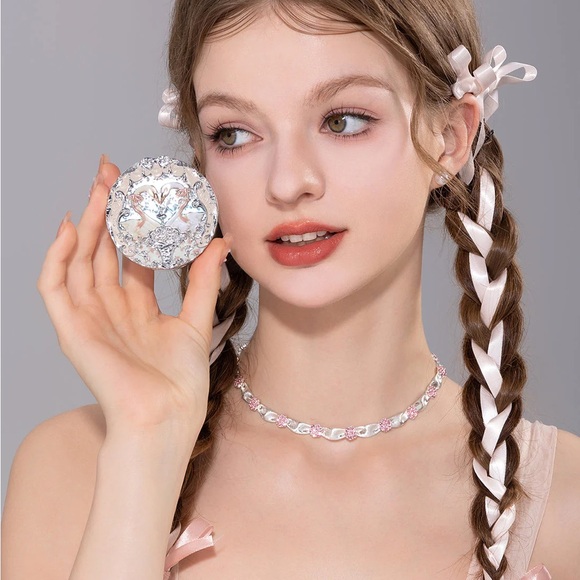 NEW Flower Knows Makeup Swan Ballet Embossed Powder Compact 01 Niveous Swan - Picture 5 of 5